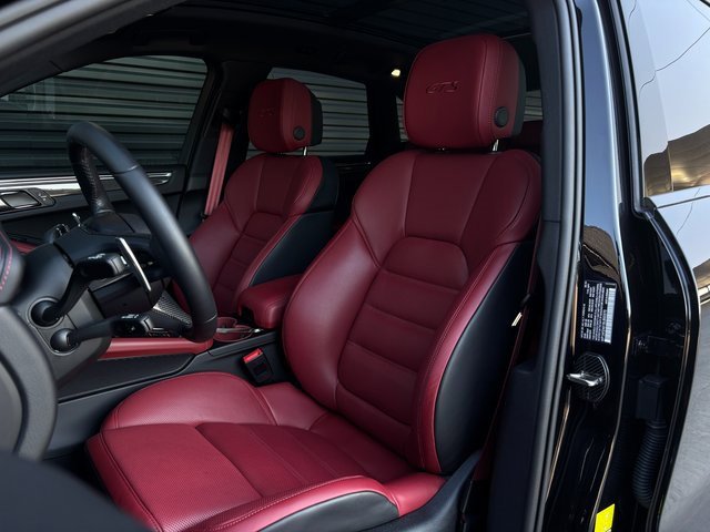 Certified 2025 Porsche Macan GTS image 5