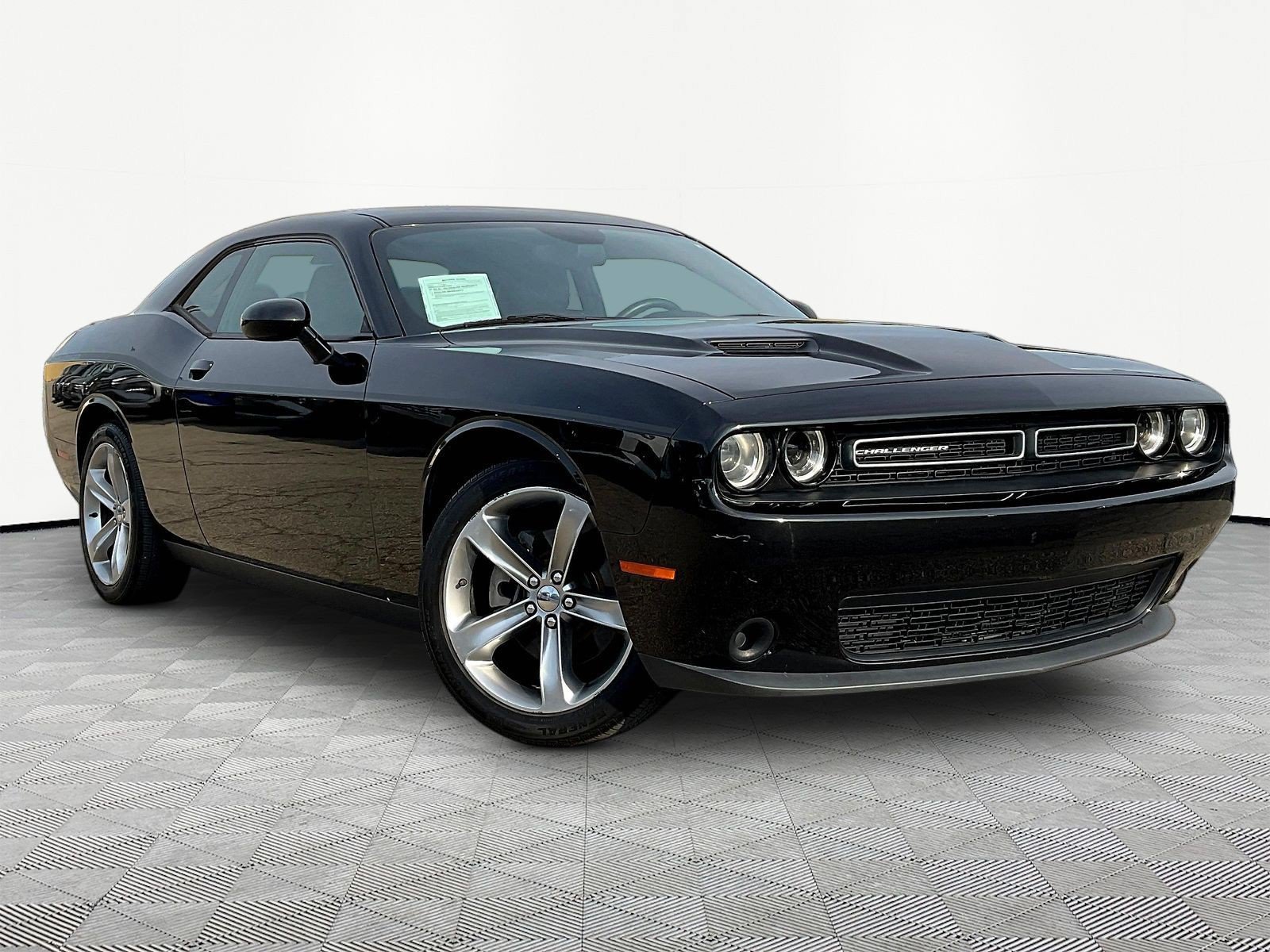 Used 2015 Dodge Challenger SXT w/ Super Sport Group (SS/T) RWD image 3