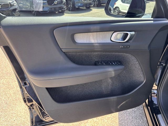 New 2025 Volvo XC40 B5 Core w/ Protection Package Premier image 12