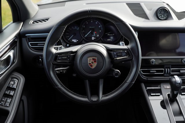 Used 2023 Porsche Macan Turbo image 4