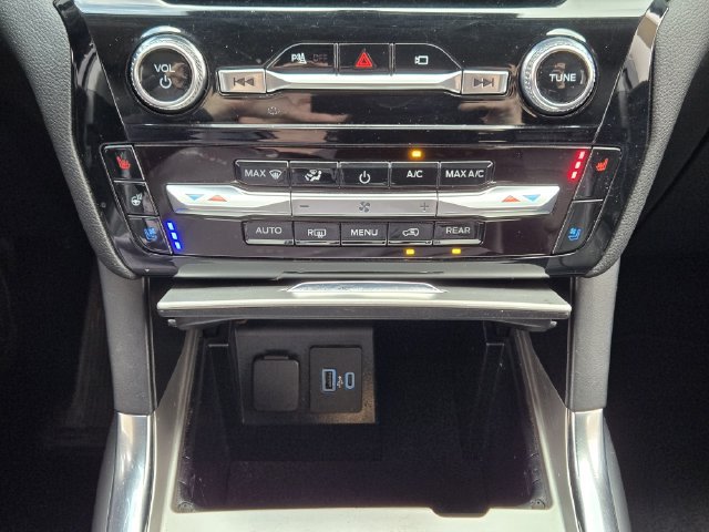 Used 2022 Ford Explorer Limited w/ Equipment Group 301A RWD image 20