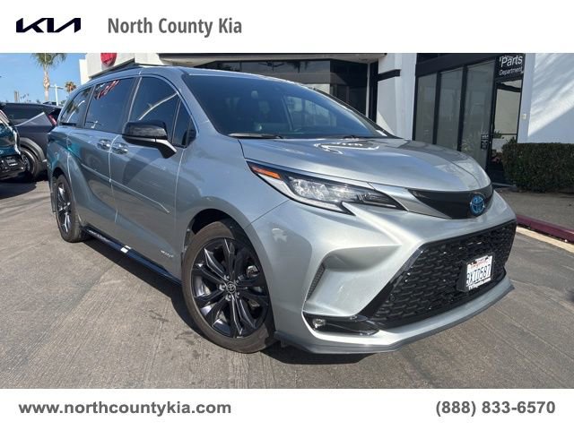 Used 2021 Toyota Sienna XSE FWD video 1