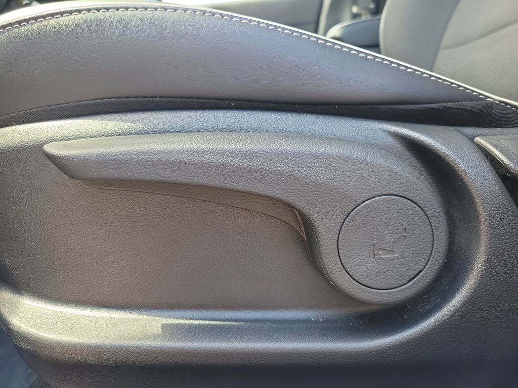 Used 2023 Hyundai Venue Limited FWD image 14