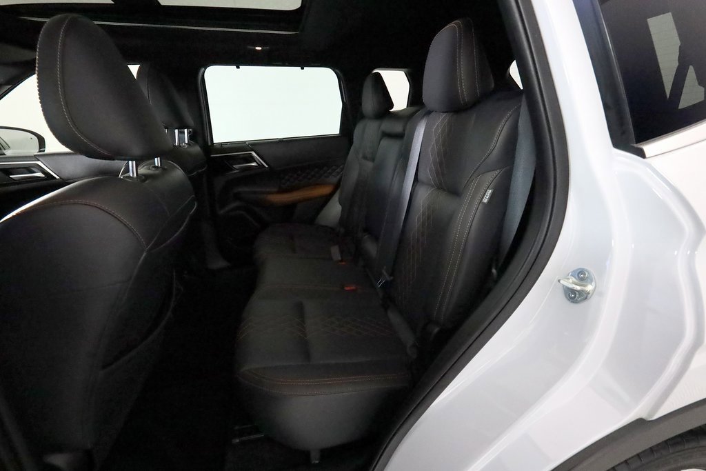 Used 2022 Mitsubishi Outlander SEL image 15