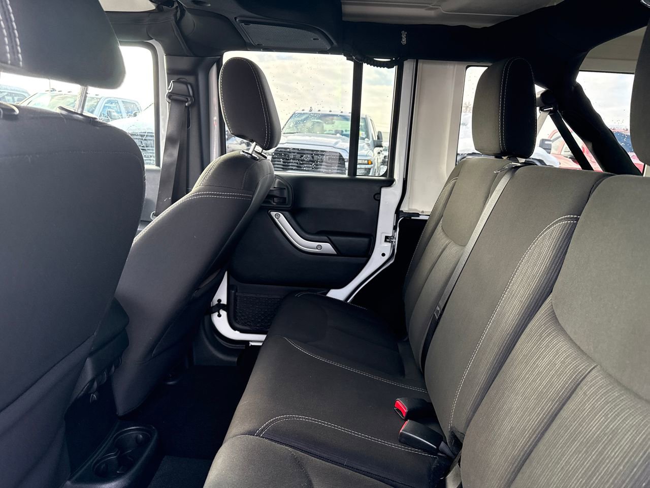 Used 2018 Jeep Wrangler Unlimited Sahara image 16