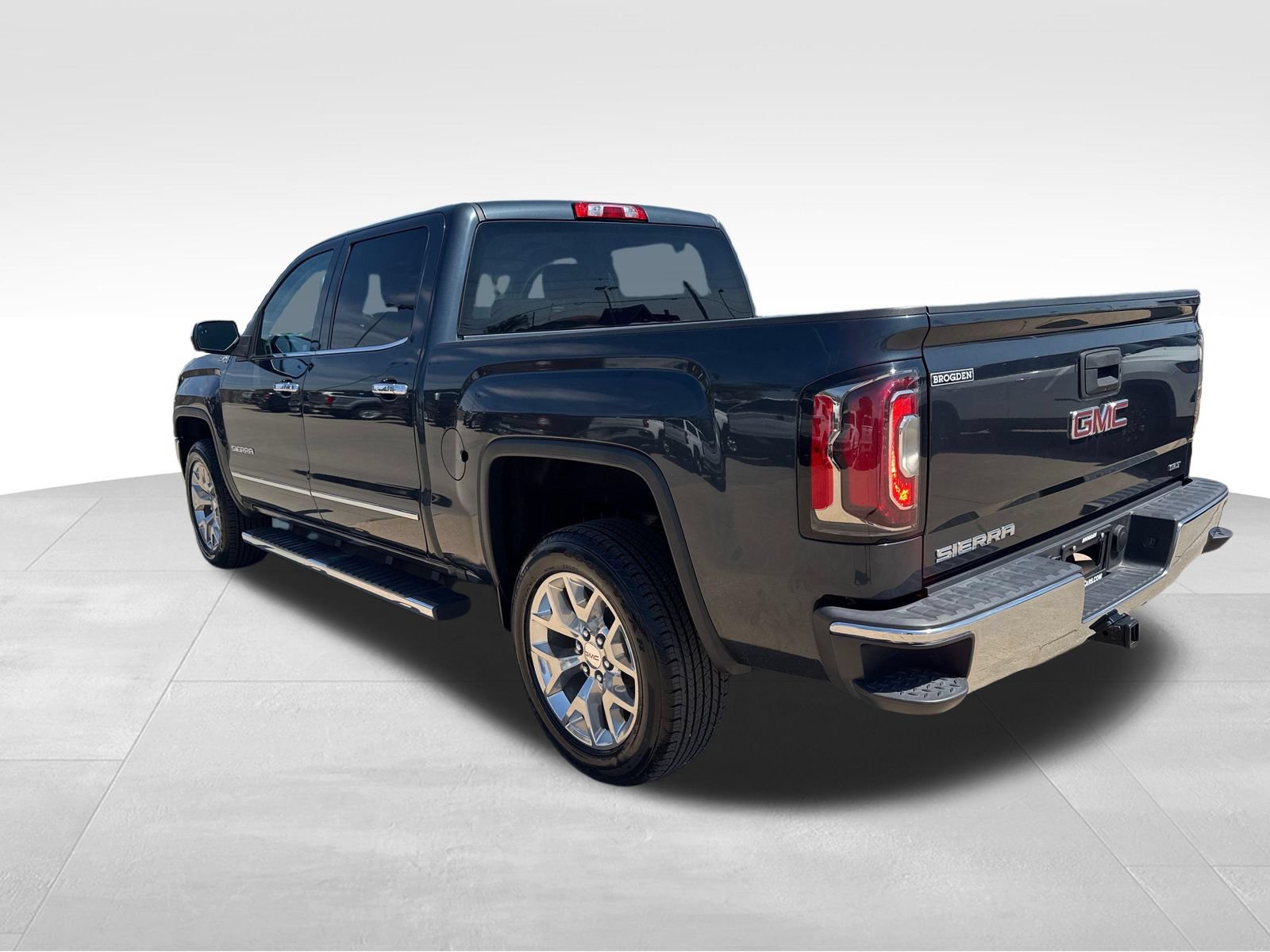 Used 2018 GMC Sierra 1500 SLT w/ SLT Premium Package AWD/4WD image 17