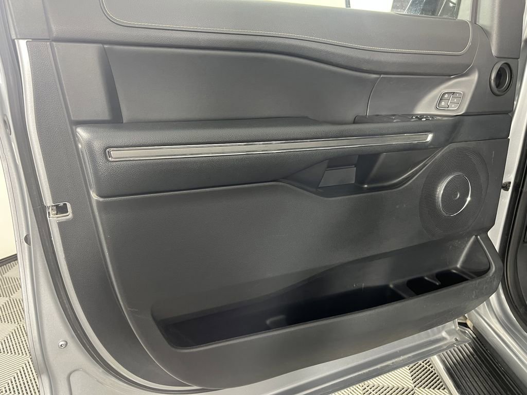 Used 2023 Ford Expedition Max XLT image 10