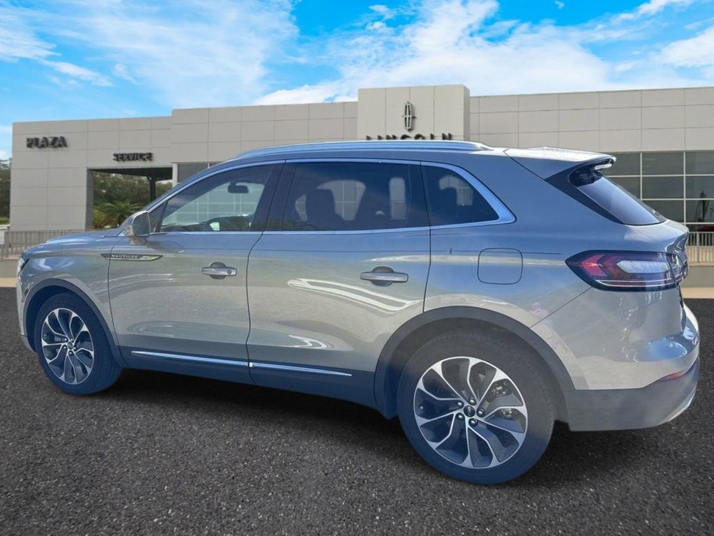 Used 2023 Lincoln Nautilus Reserve w/ Equipment Group 201A image 5