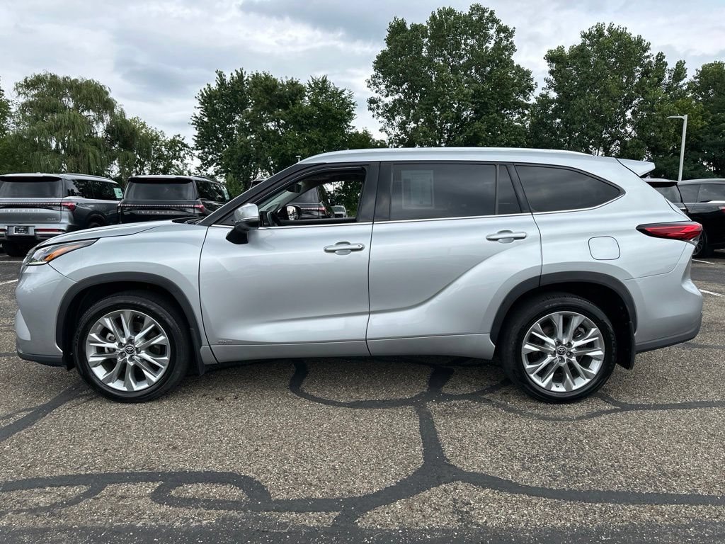 Used 2022 Toyota Highlander Limited AWD/4WD image 10