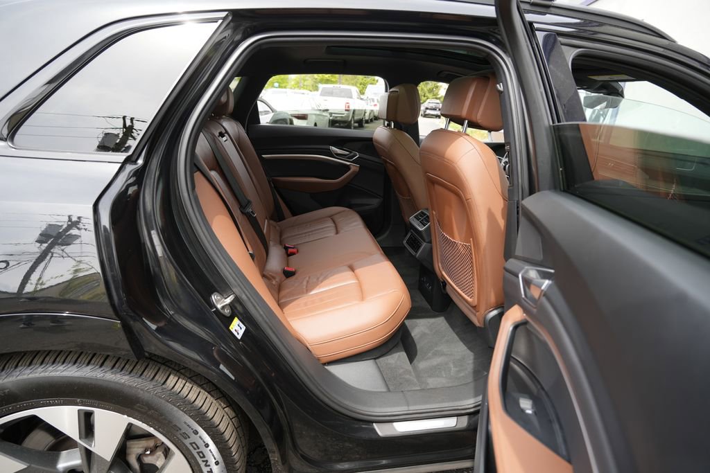 Used 2022 Audi e-tron Premium w/ Convenience Plus Package AWD/4WD image 40