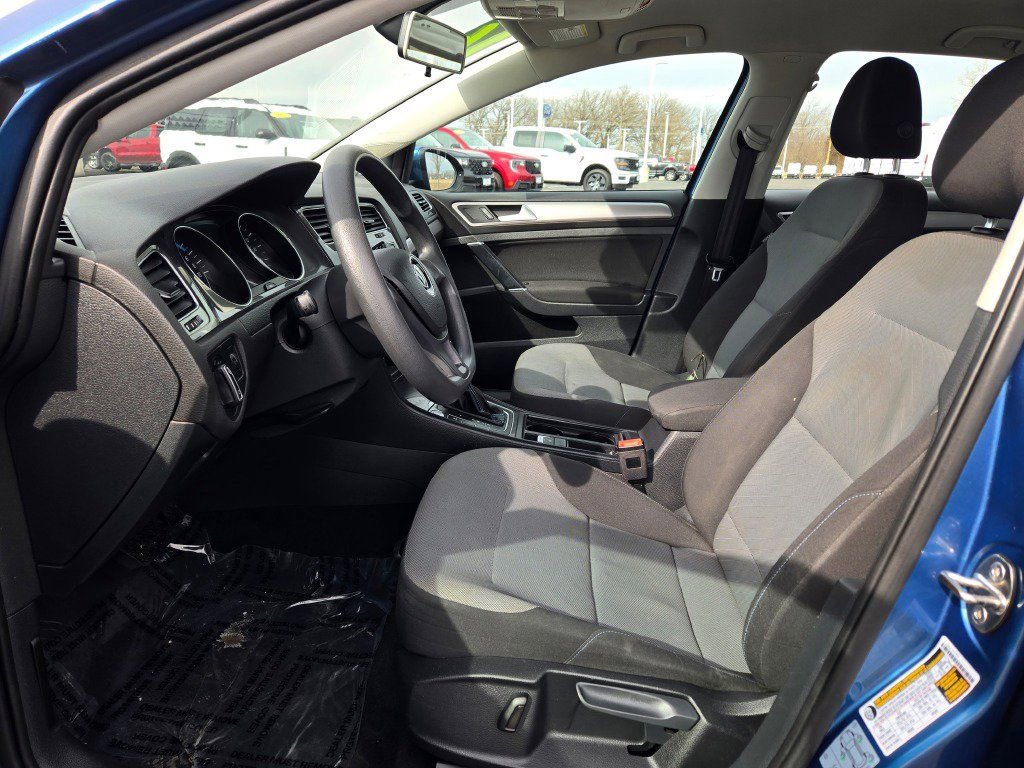 Used 2016 Volkswagen e-Golf SE w/ DC Fast Charging Package image 23