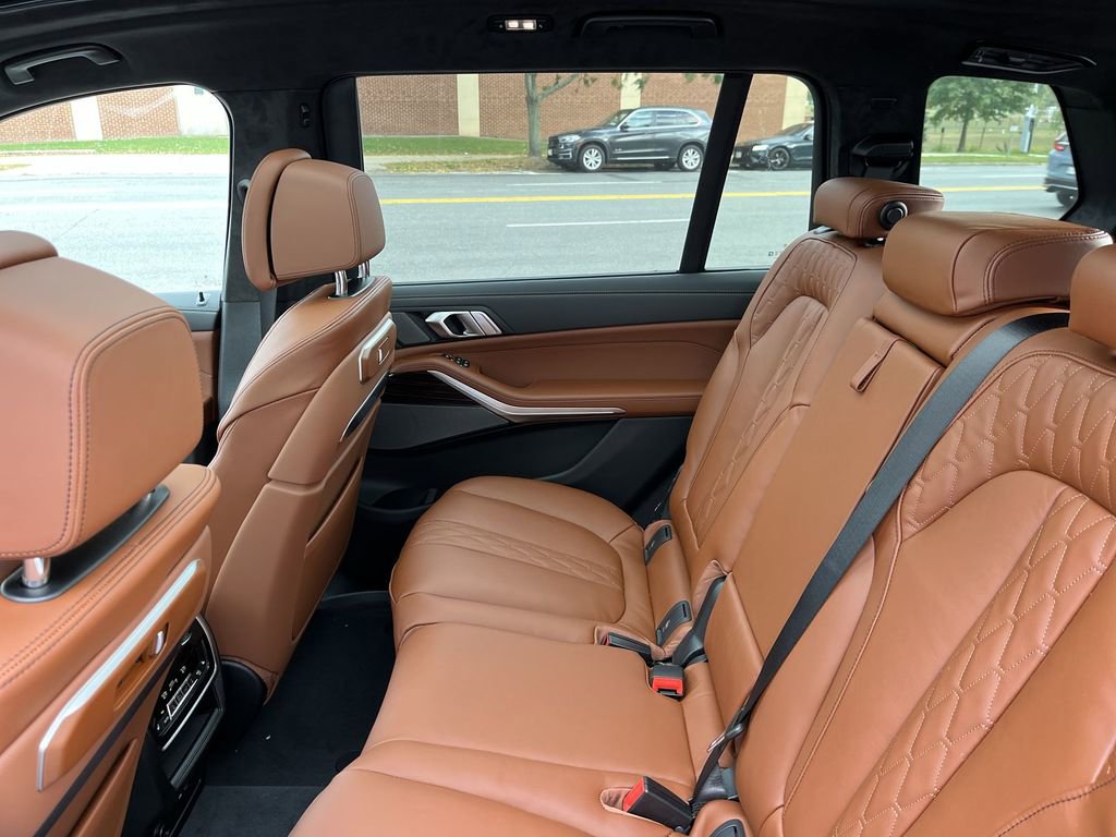 New 2026 BMW X7 M60i image 23