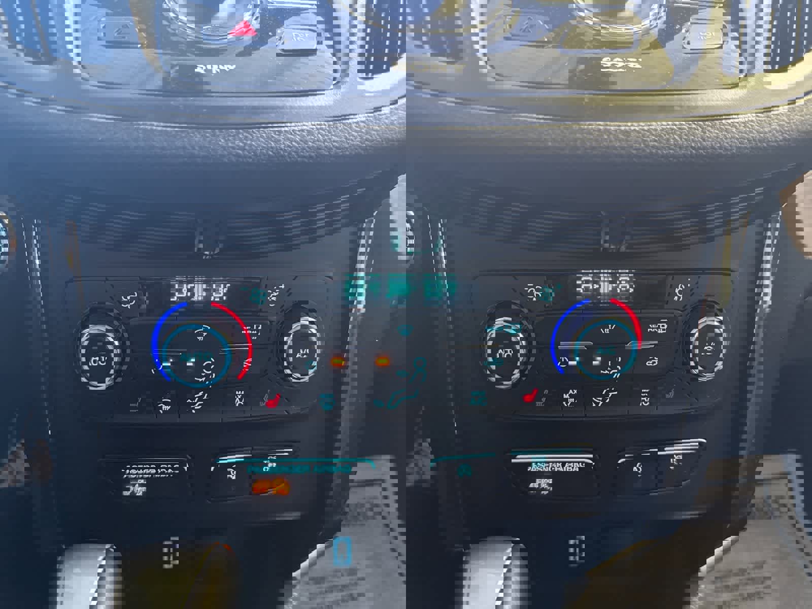 Used 2017 Ford Escape Titanium image 22