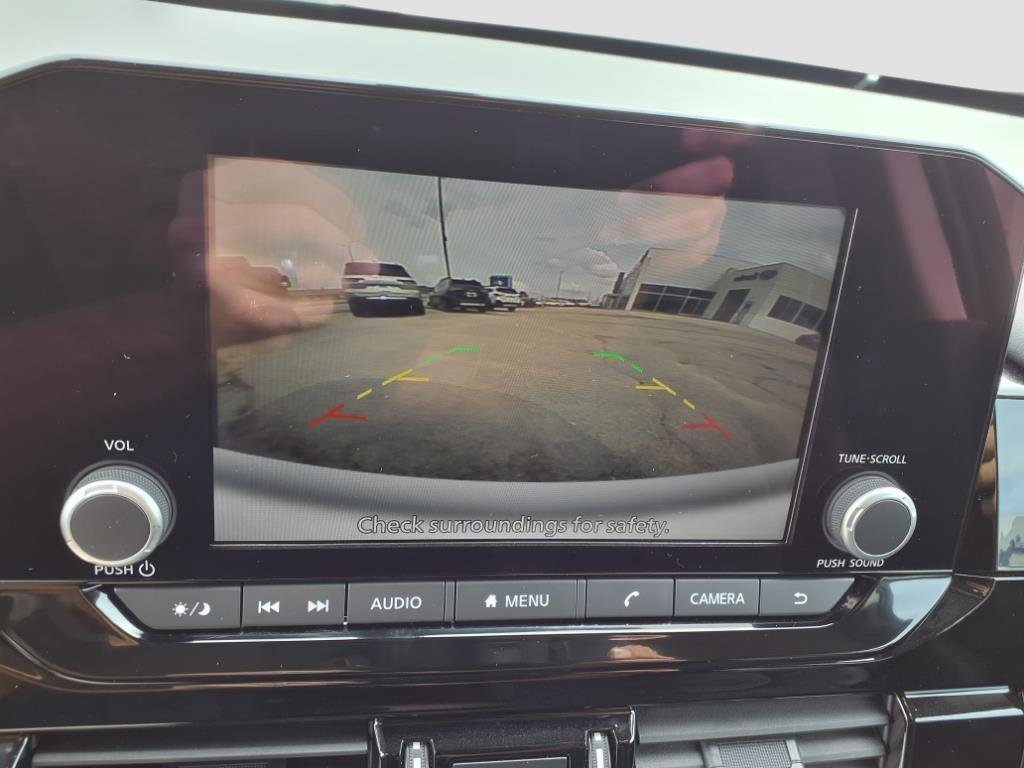 Used 2024 Nissan Pathfinder SV image 14