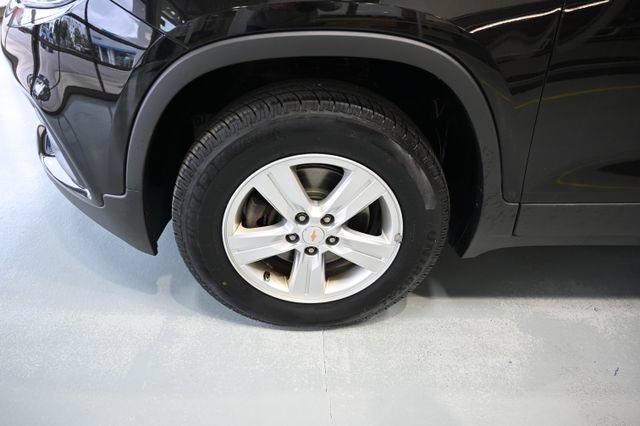 Used 2020 Chevrolet Trax LS w/ Tint and Cruise Package AWD/4WD image 27