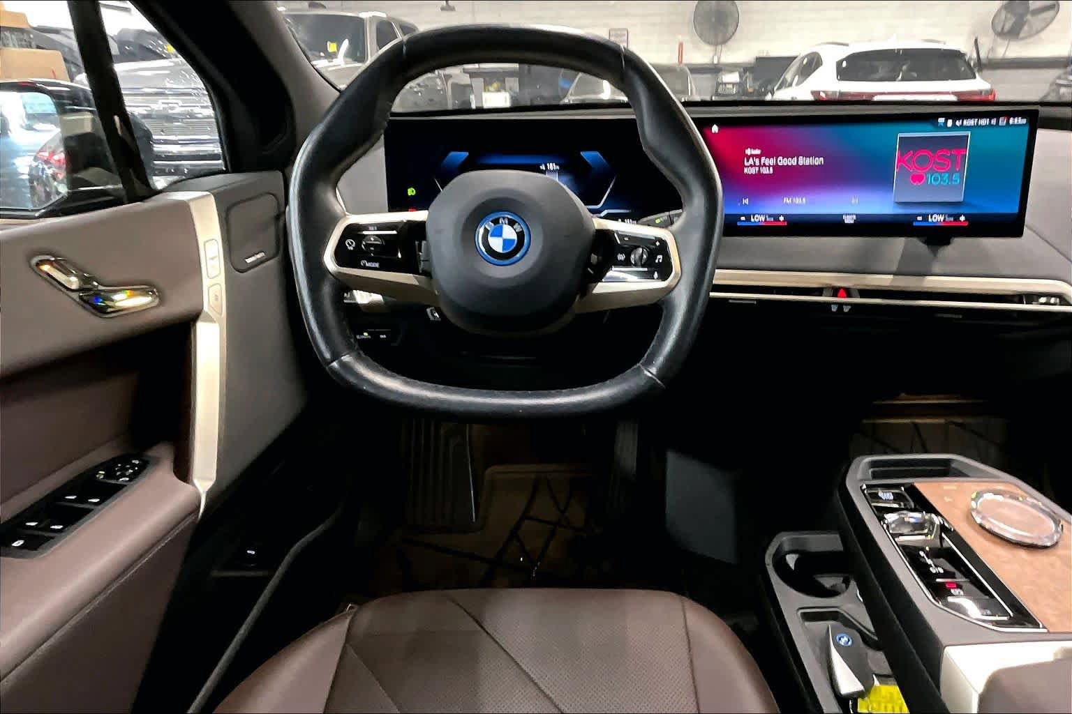 Used 2023 BMW iX xDrive50 w/ Ultimate Package 2 image 5