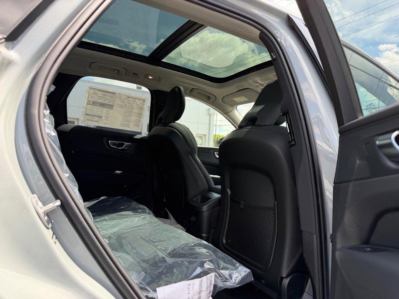 New 2026 Volvo XC60 T8 Plus w/ Protection Package Premier AWD/4WD image 4