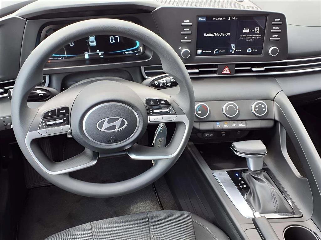 New 2025 Hyundai Elantra SE image 11