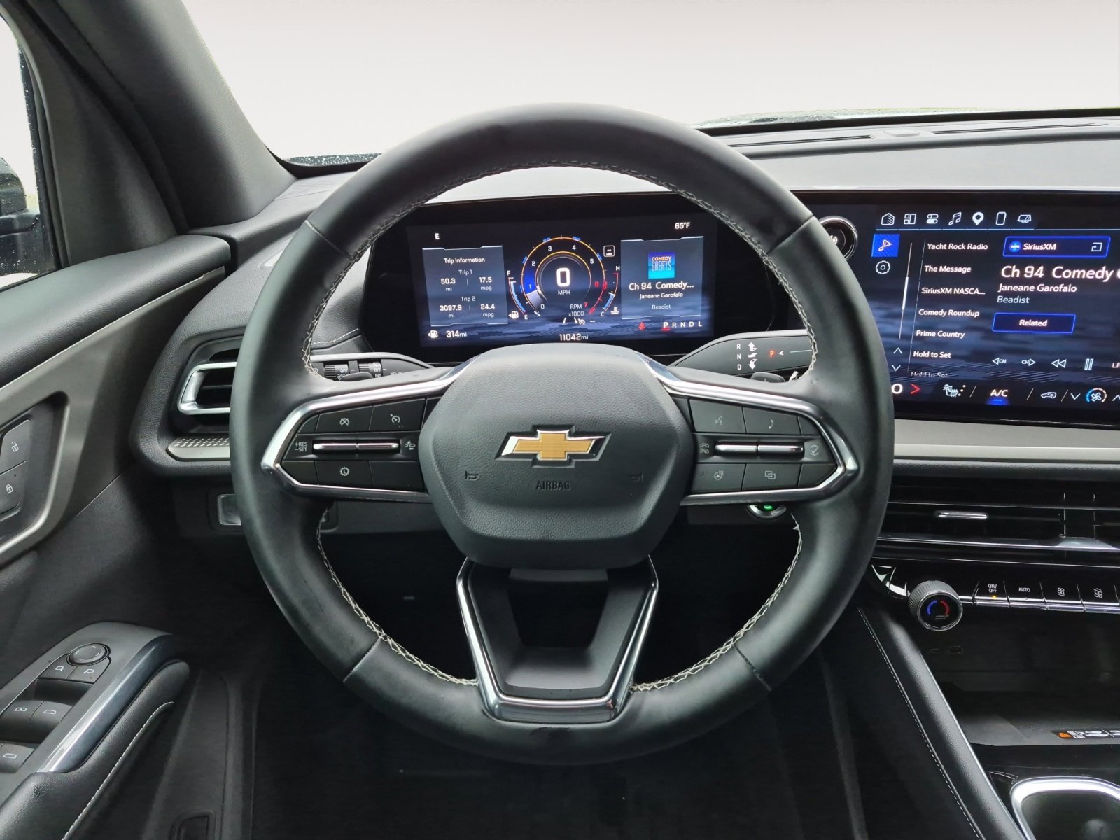Used 2025 Chevrolet Traverse LT w/ Sun and Wheel Package FWD image 13