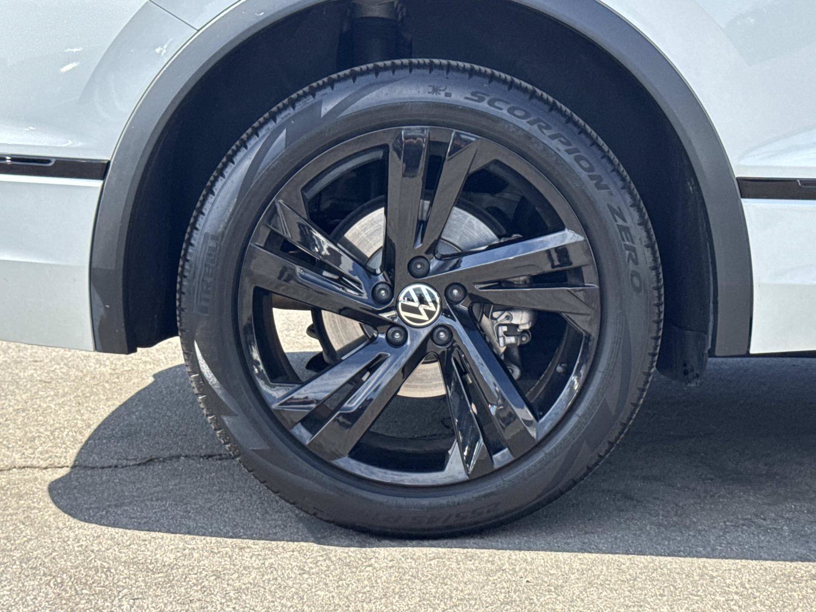Certified 2024 Volkswagen Tiguan SE R-Line FWD image 33