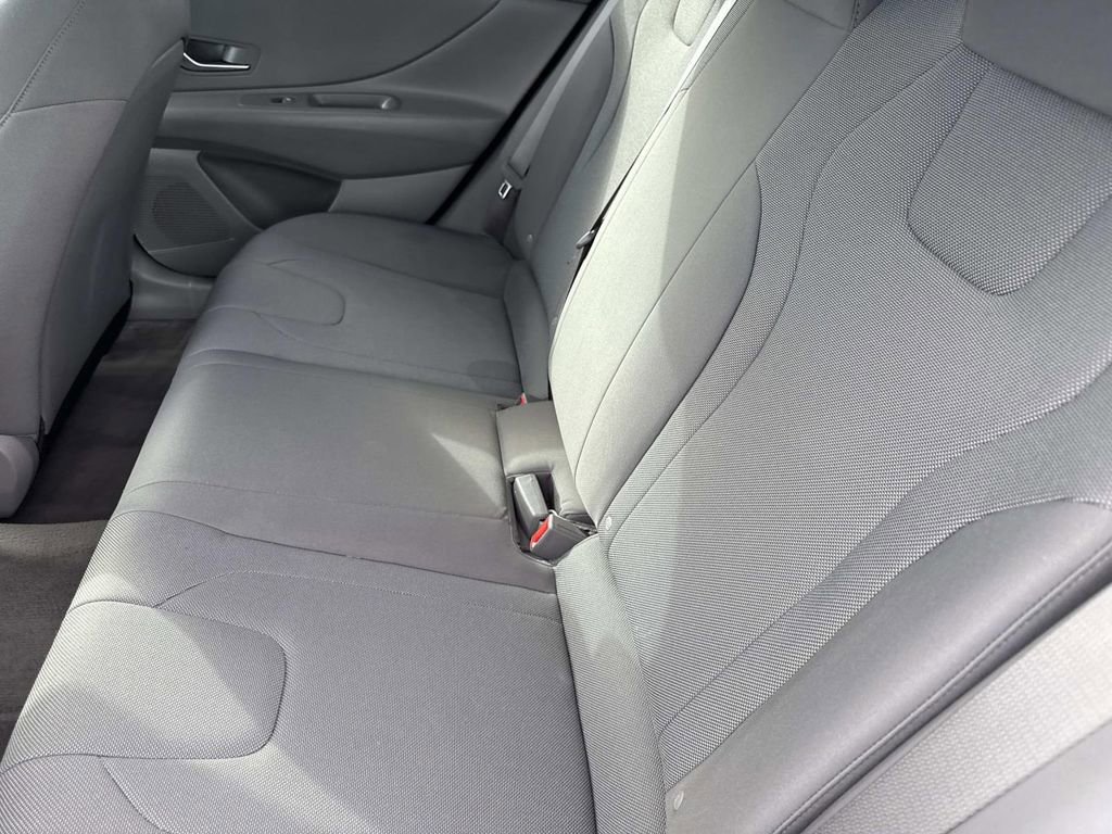 Used 2023 Hyundai Elantra SE image 13