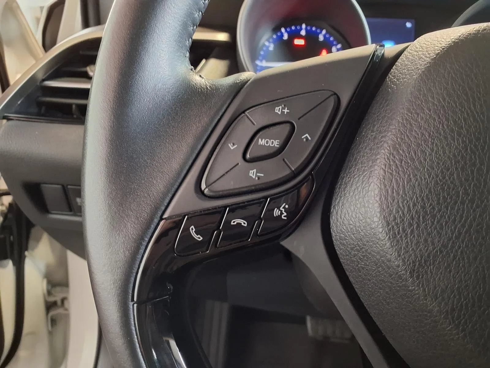 Used 2020 Toyota C-HR Limited FWD image 24