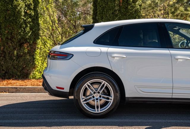 Used 2024 Porsche Macan T w/ Premium Plus Package image 11