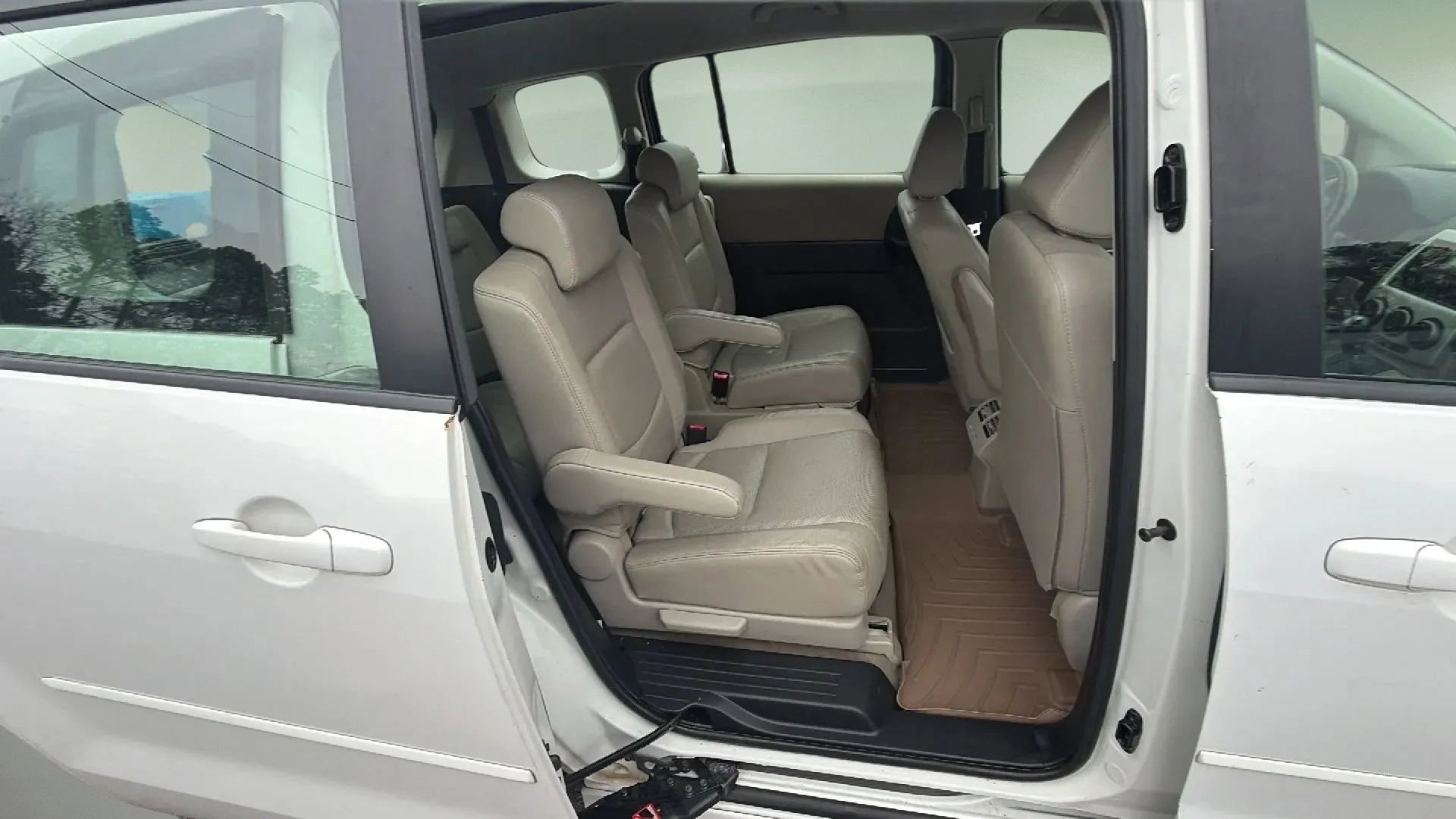 Used 2009 MAZDA MAZDA5 Grand Touring image 27