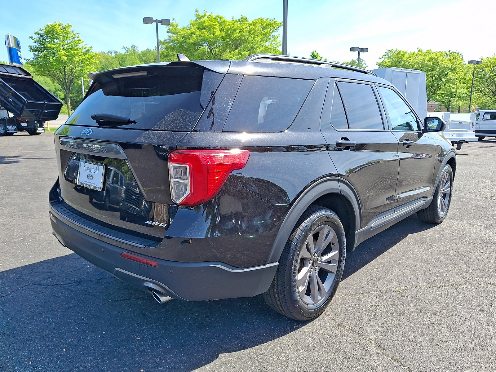 Used 2022 Ford Explorer XLT w/ Equipment Group 202A AWD/4WD image 6