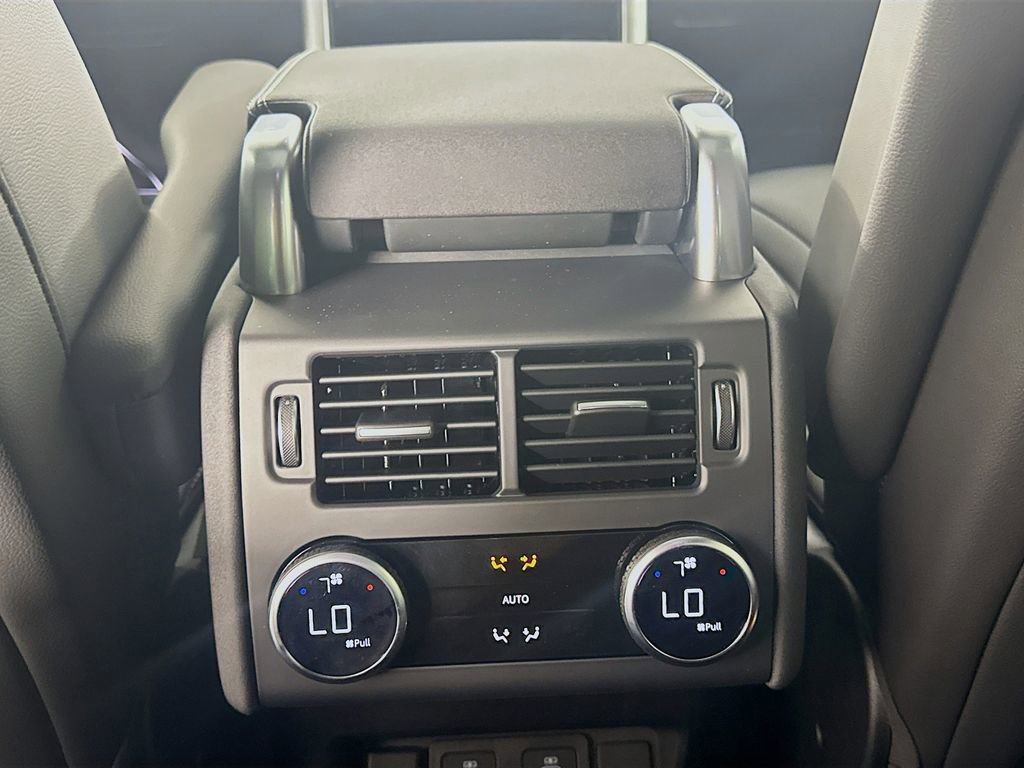 New 2025 Land Rover Discovery Dynamic SE image 25