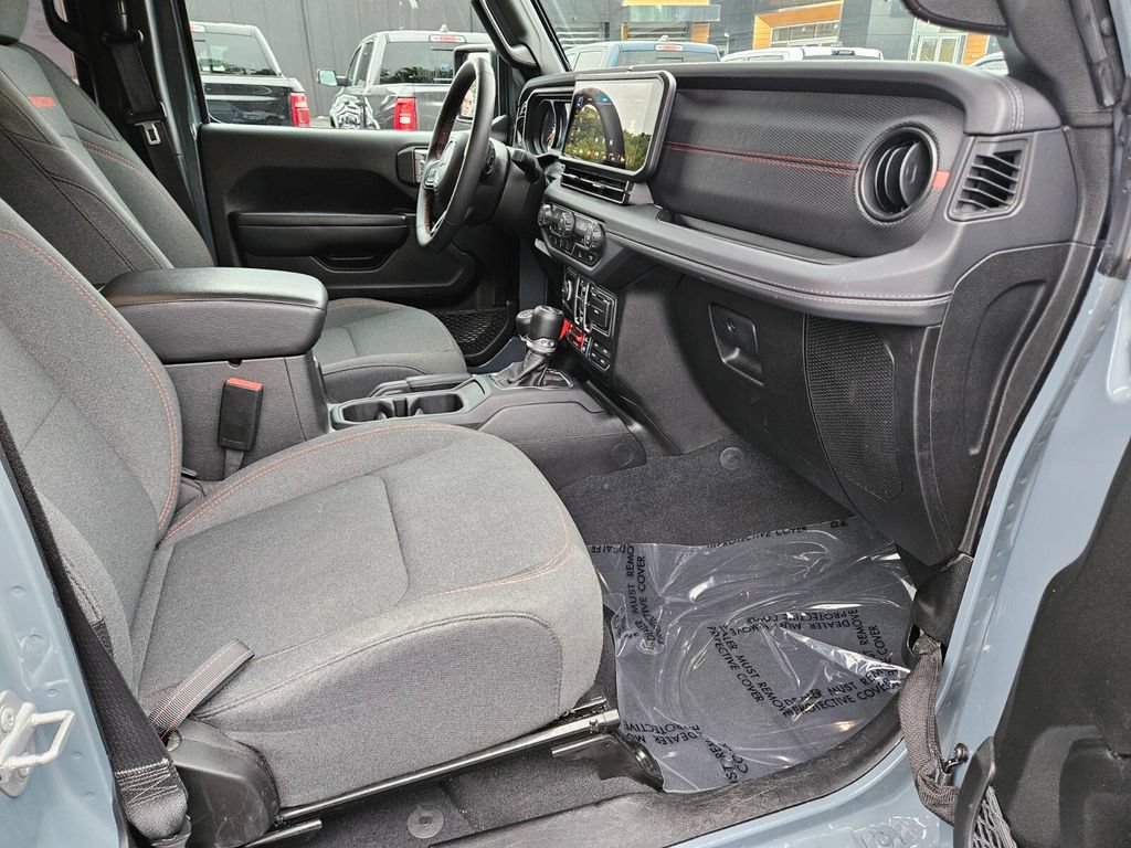 Used 2025 Jeep Wrangler Unlimited Rubicon AWD/4WD image 11
