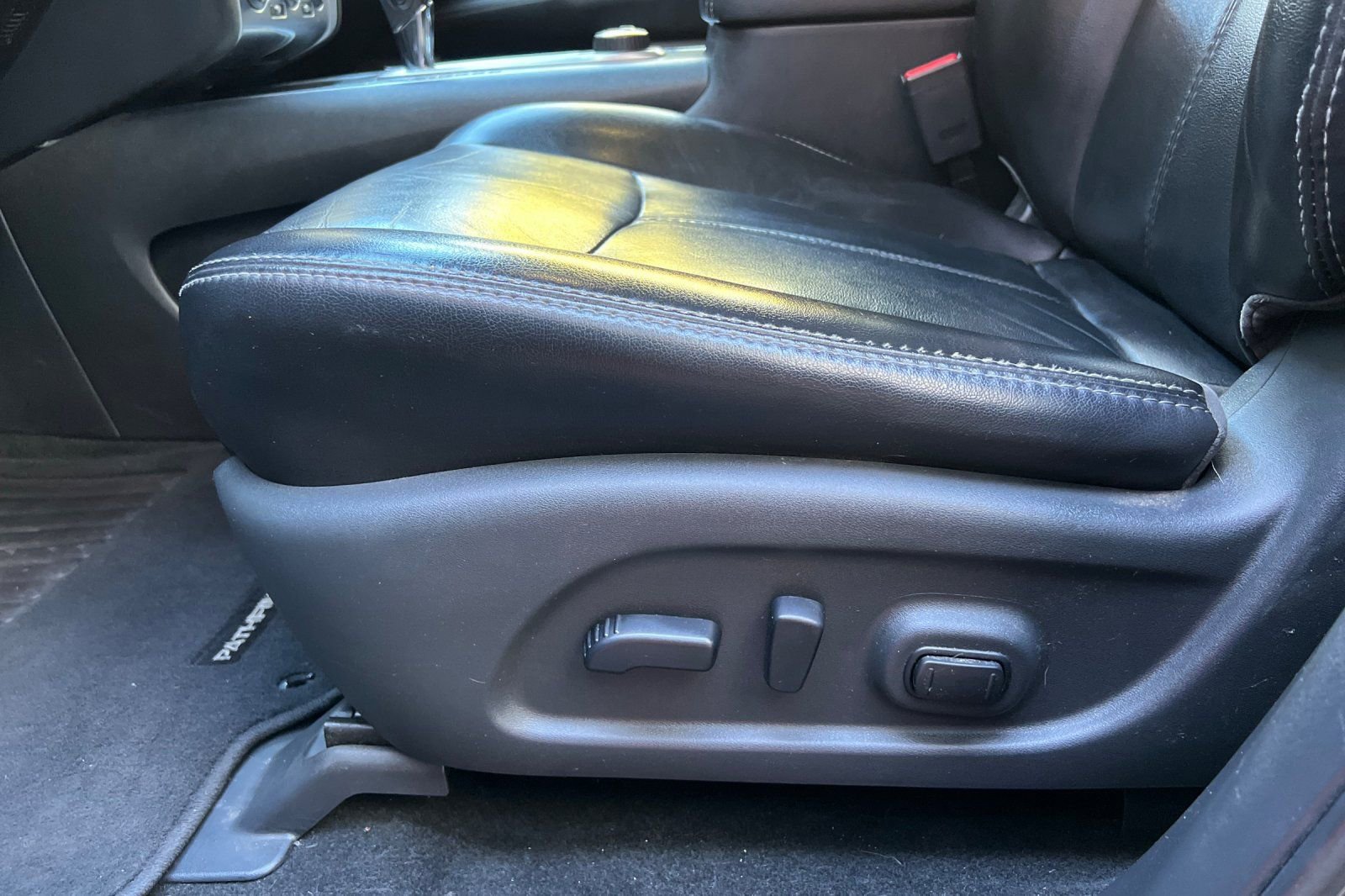 Used 2018 Nissan Pathfinder SL image 15