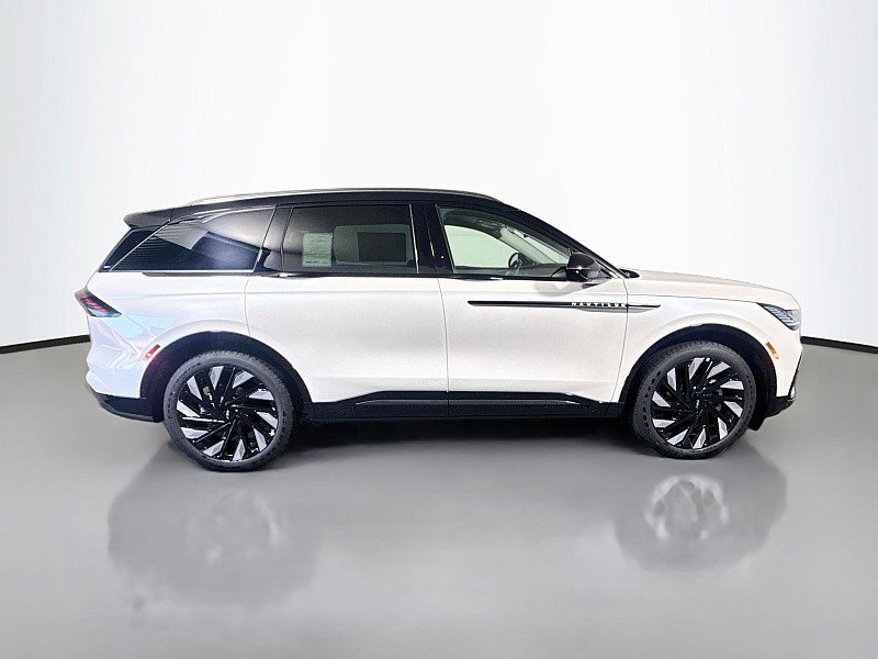 New 2026 Lincoln Nautilus Reserve w/ Jet Appearance Package AWD/4WD image 8