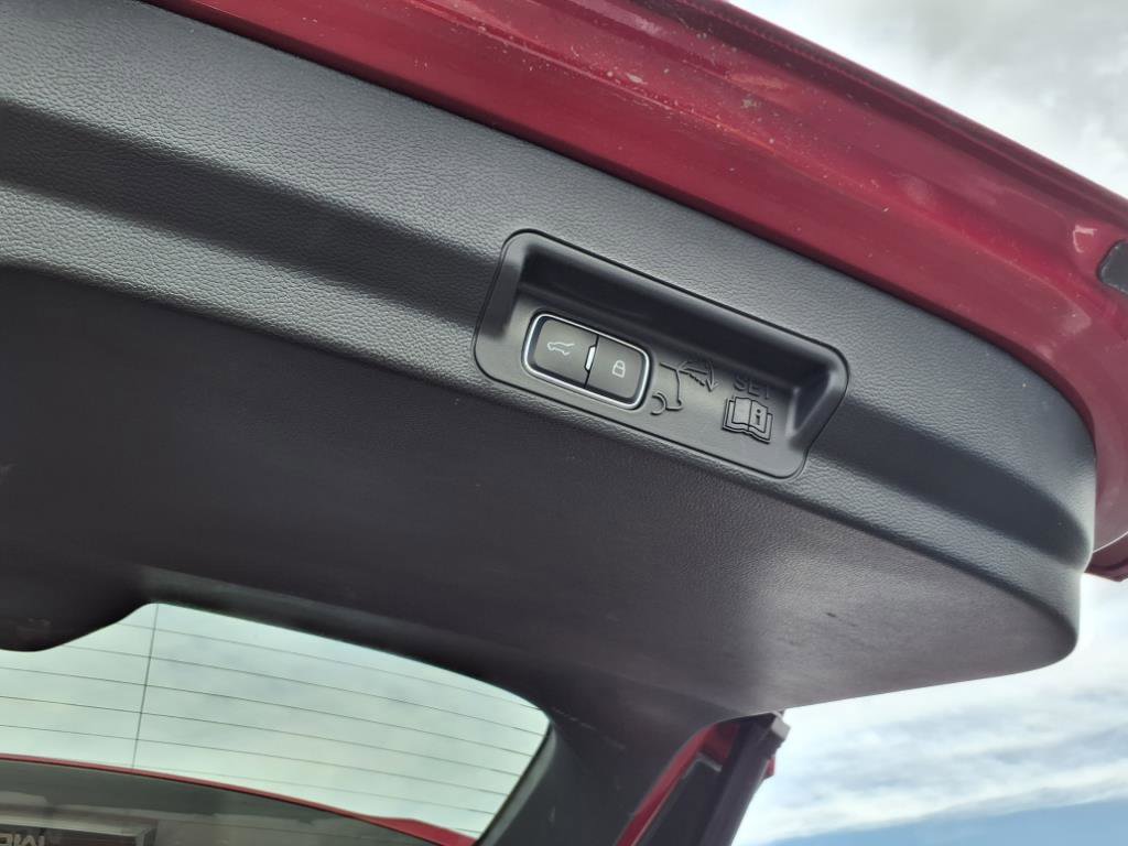 Used 2023 Ford Explorer Limited image 7