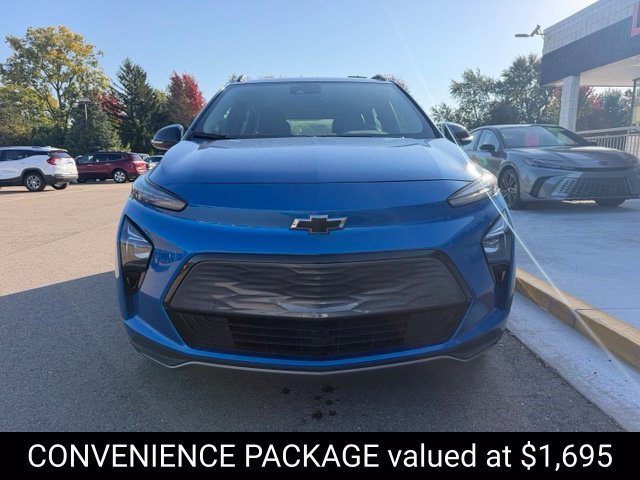 Used 2023 Chevrolet Bolt EUV LT w/ Convenience Package FWD image 3