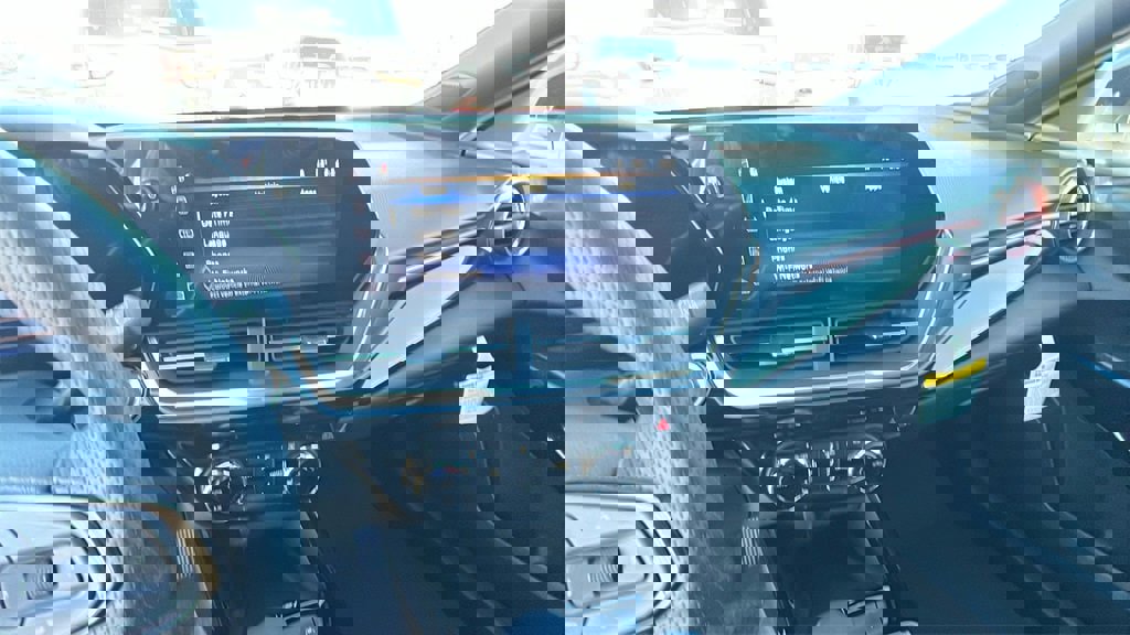 New 2026 Chevrolet Trax RS w/ Sunroof Package image 24