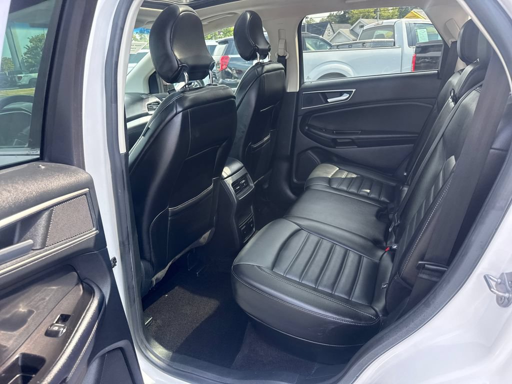 Used 2018 Ford Edge SEL w/ Equipment Group 201A AWD/4WD image 18