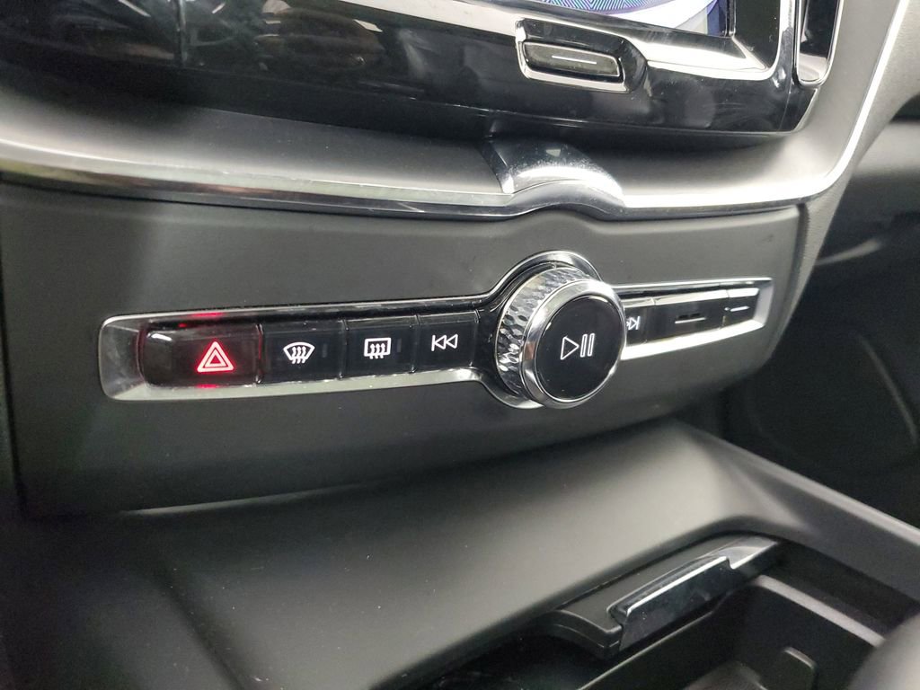 Used 2023 Volvo XC60 B5 Core w/ Climate Package image 32