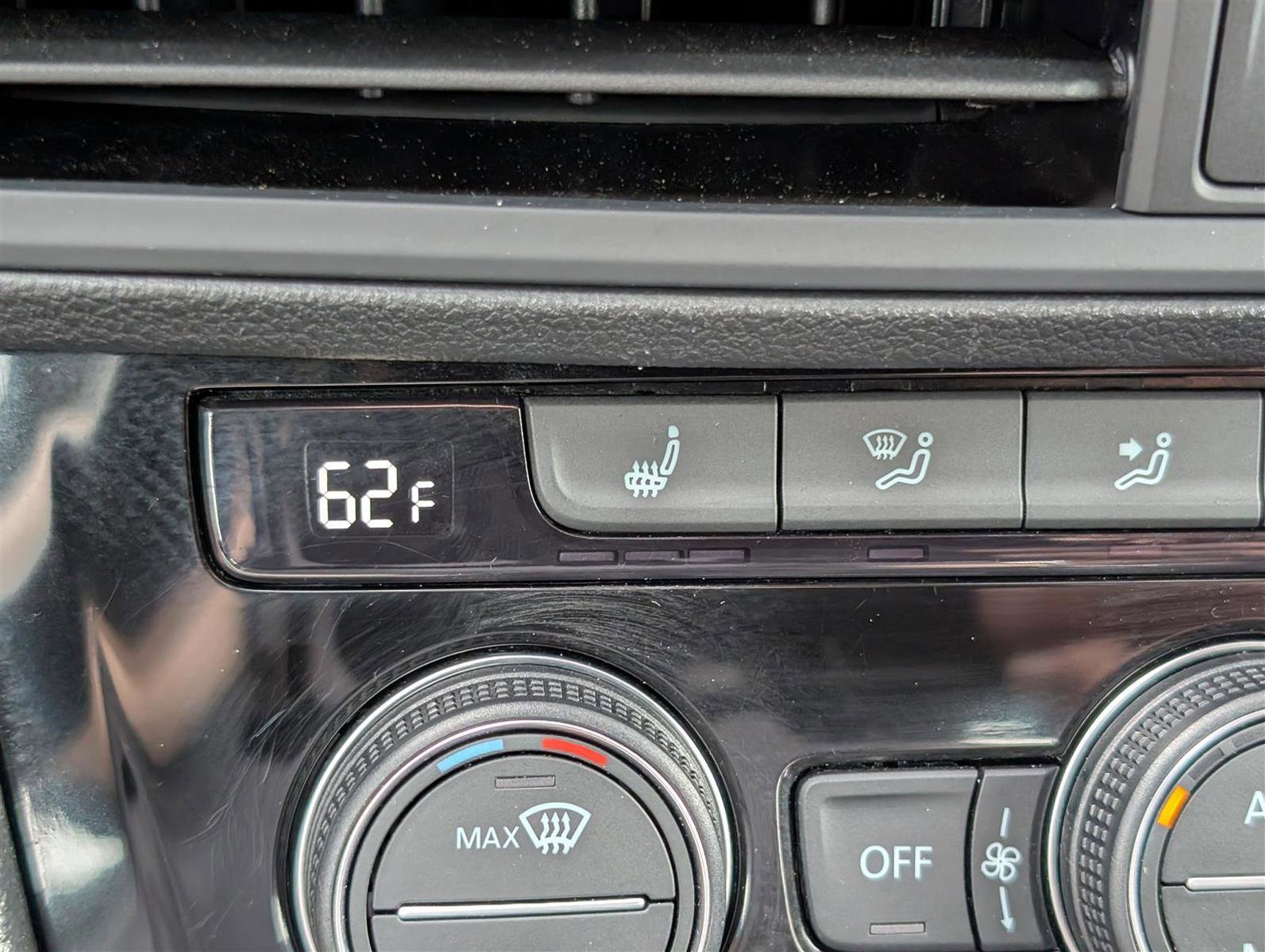 Used 2024 Volkswagen Jetta SE image 24