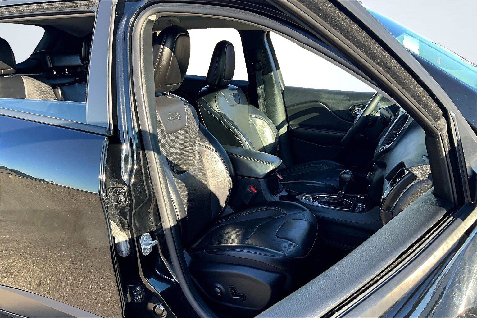 Used 2023 Jeep Cherokee Altitude Lux image 7