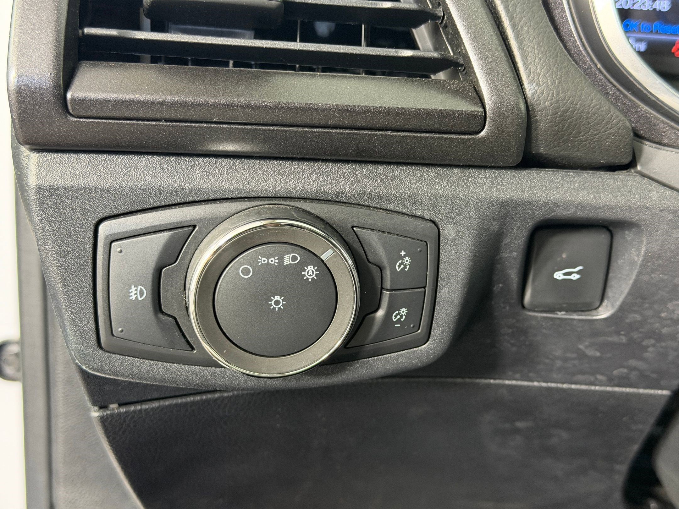 Used 2020 Ford Fusion Titanium AWD/4WD image 18