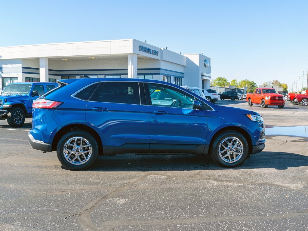 Used 2023 Ford Edge SEL image 3