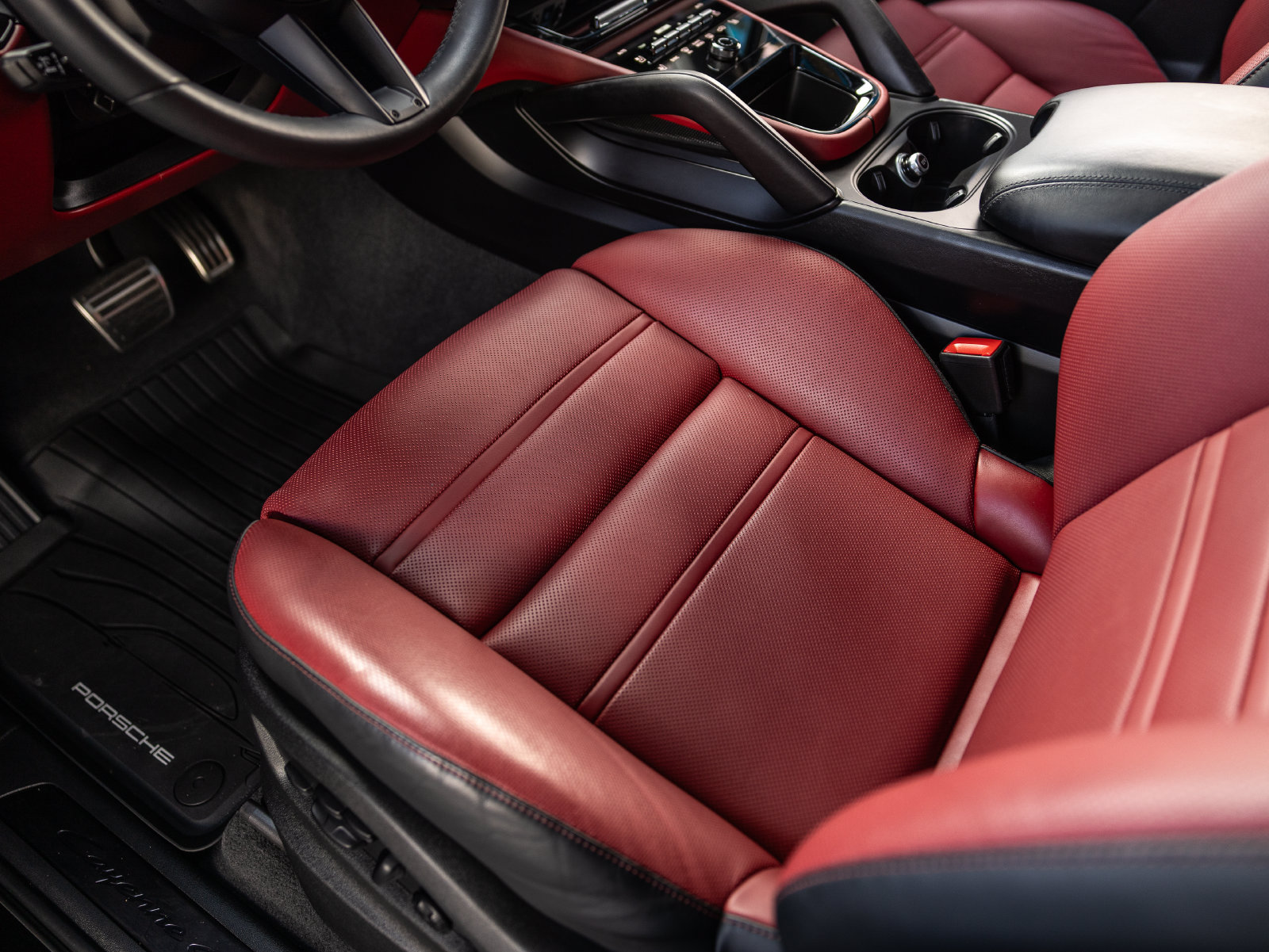 Certified 2025 Porsche Cayenne GTS AWD/4WD image 41