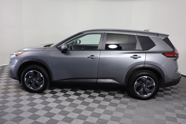 Used 2024 Nissan Rogue SV image 5