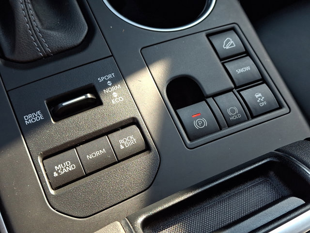 Used 2023 Toyota Highlander XLE image 26