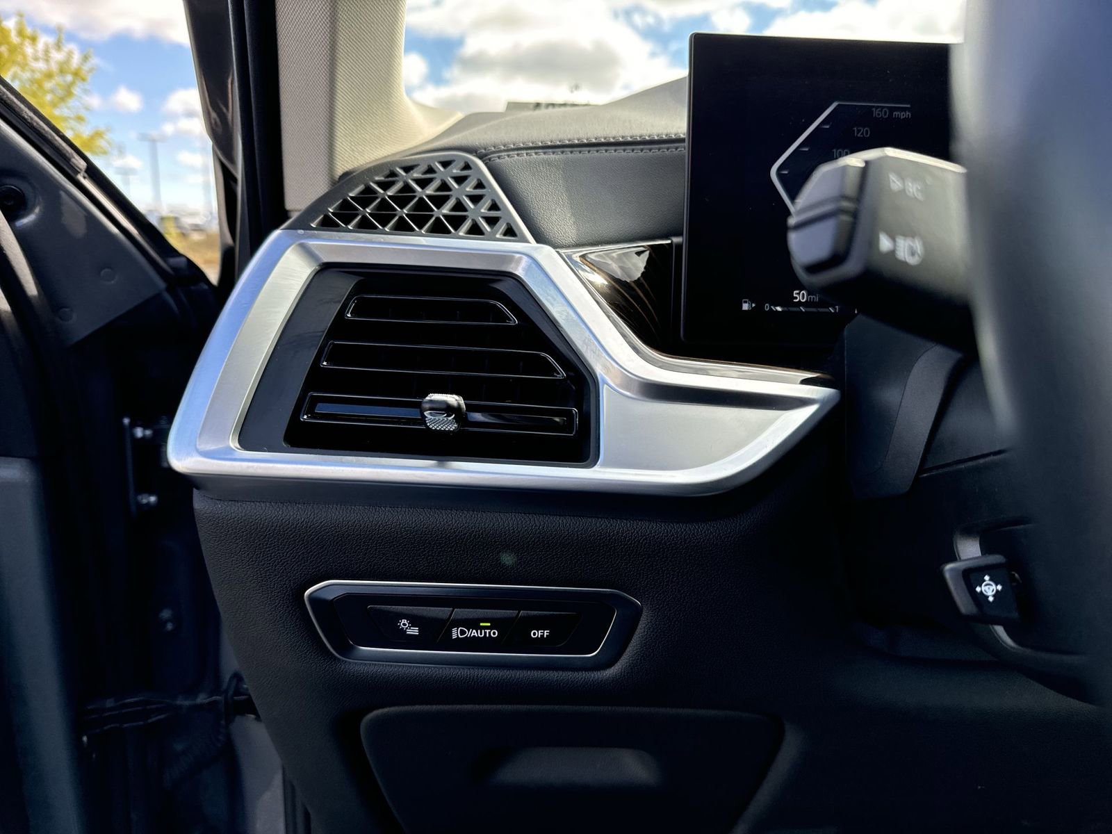 Used 2025 BMW X7 xDrive40i image 14