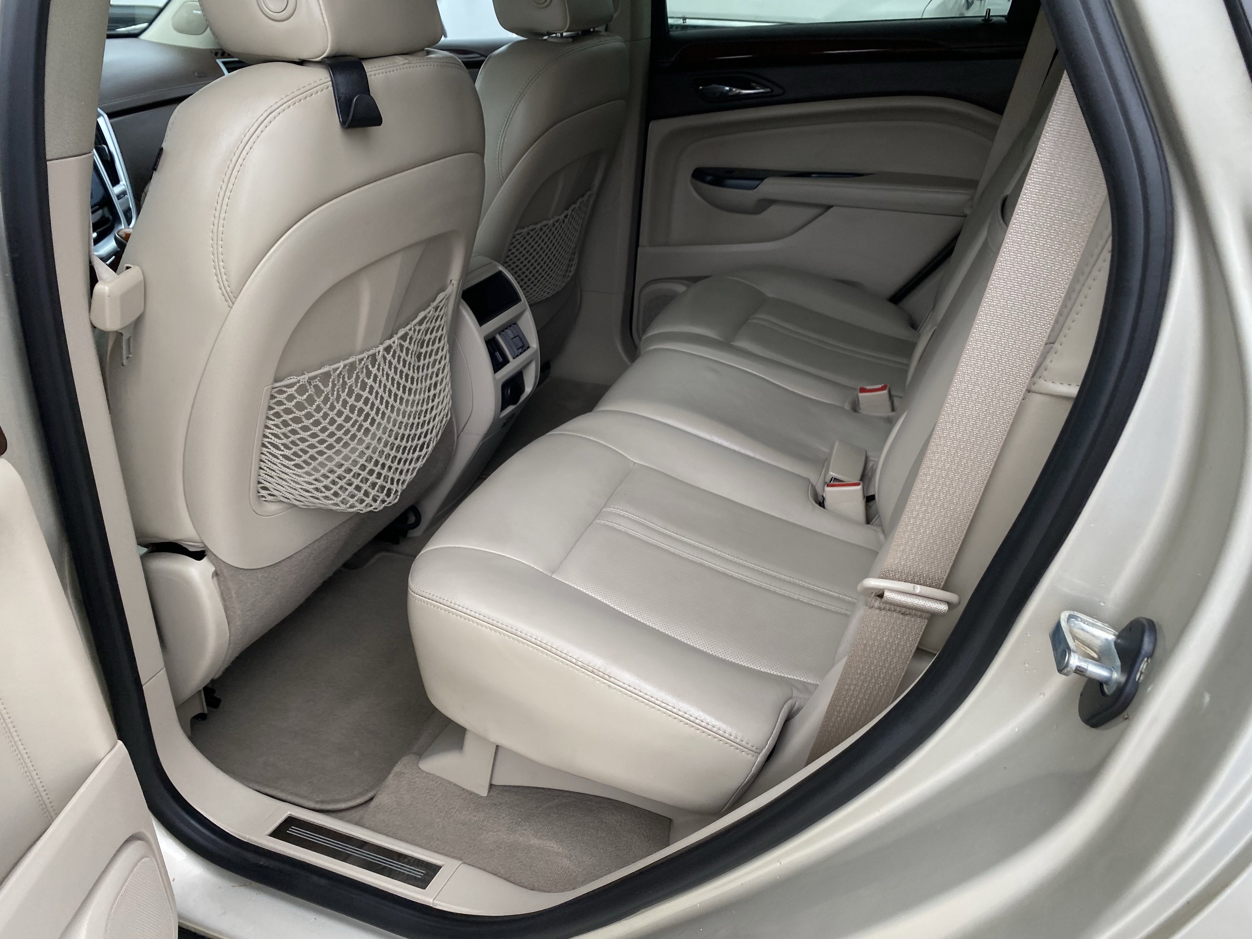 Used 2015 Cadillac SRX Luxury image 3