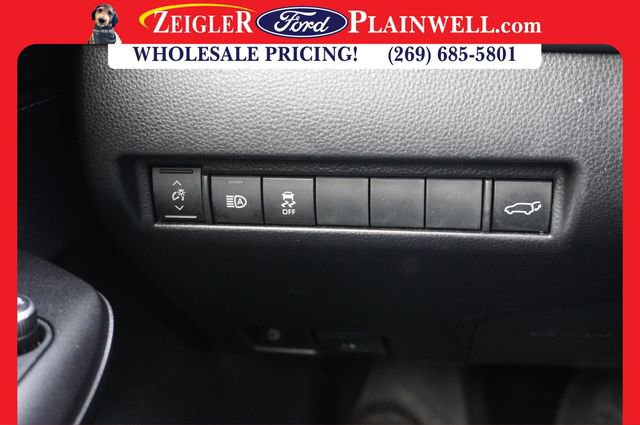 Used 2022 Toyota Venza LE image 28