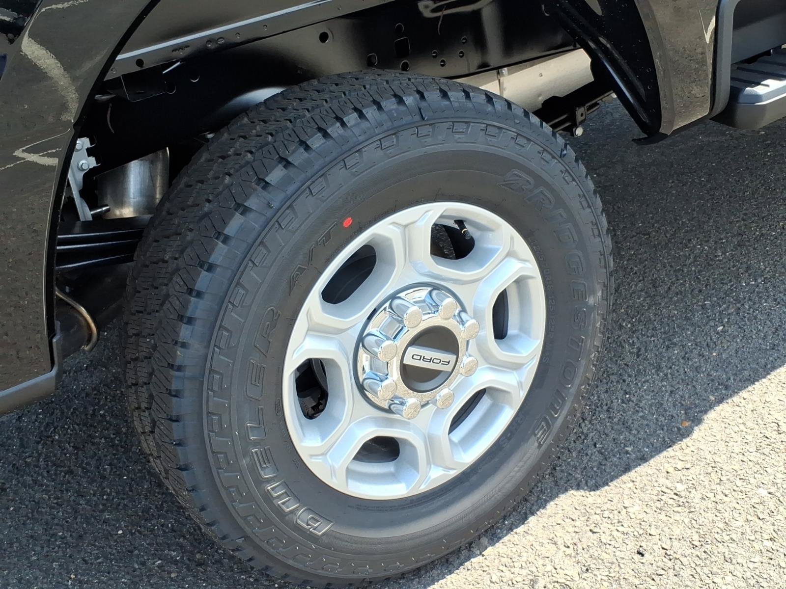 New 2026 Ford F250 XLT w/ FX4 Off-Road Package AWD/4WD image 7