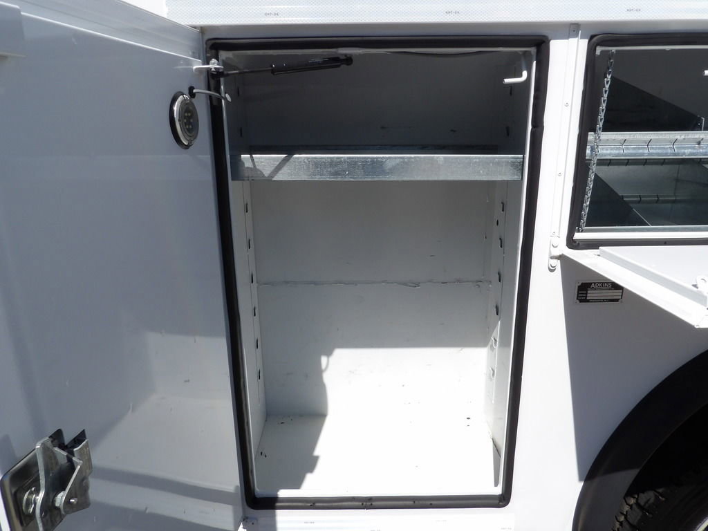 Used 2015 Ford F550 2WD Regular Cab Super Duty image 39